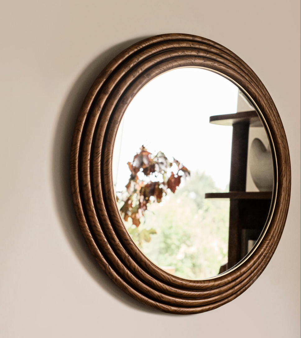 Aiden Mirror, Circle