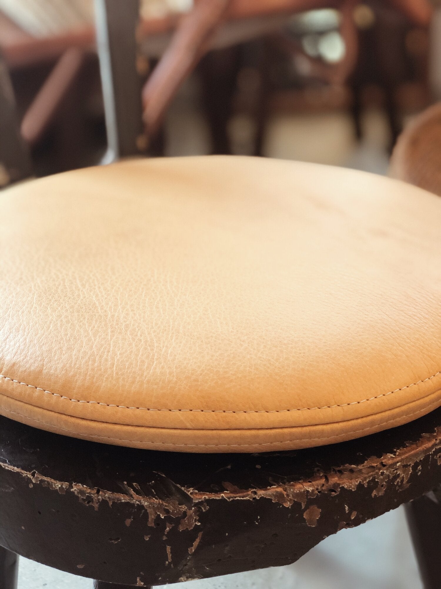 13" Round Natural Leather Cushion