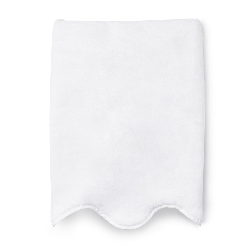 https://overthemoon.com/cdn/shop/products/AmeliaScallopTowels_Whitefrom_12_2_1024x1024.jpg?v=1682529838