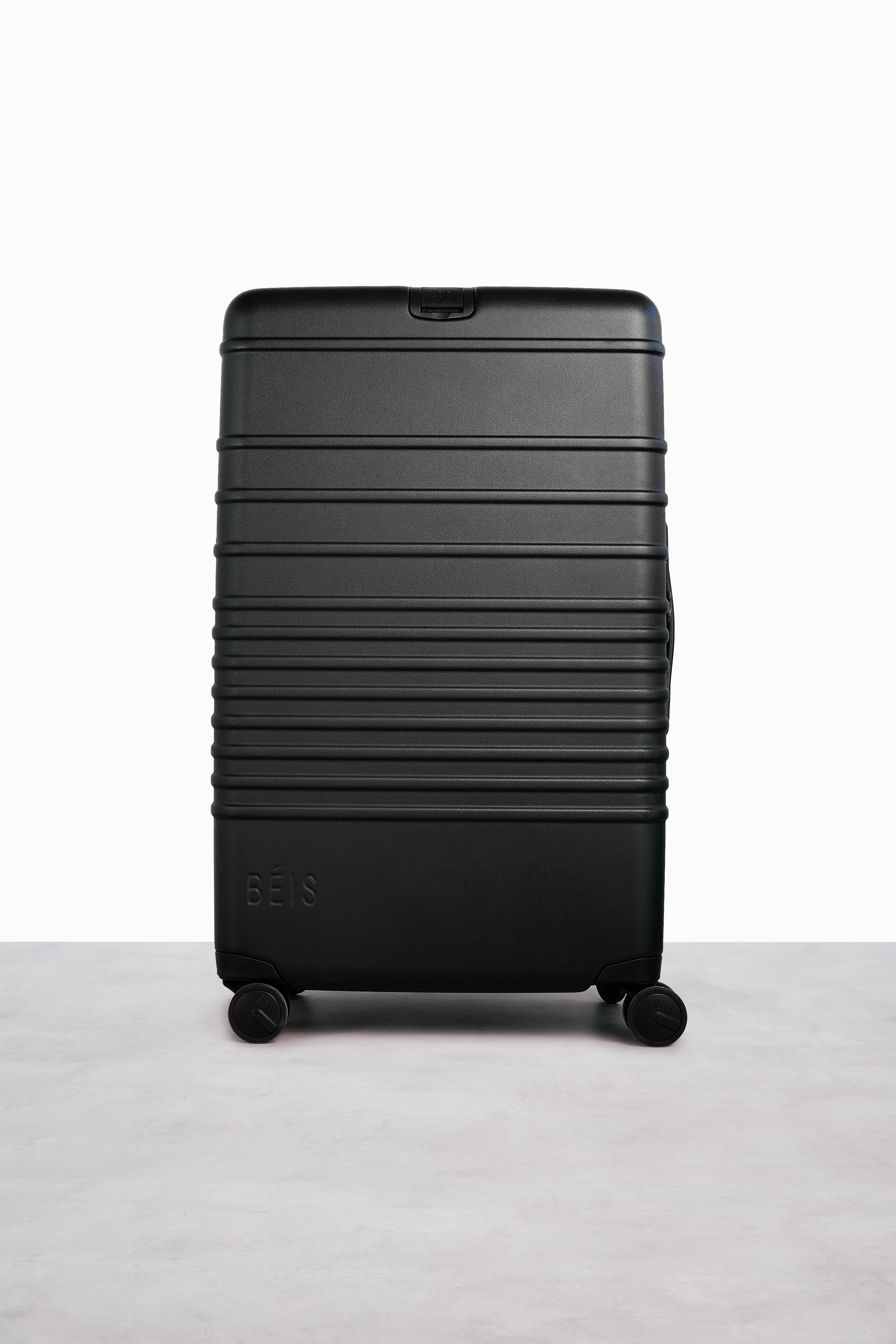The 29" Large Check-In Roller in Black