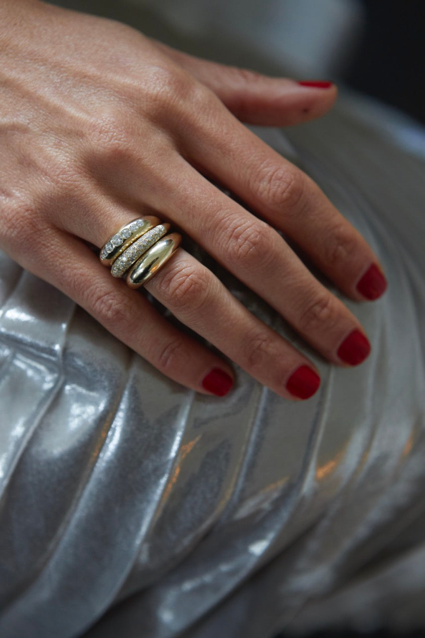 Small Balloon Ring with Ascending White Diamonds