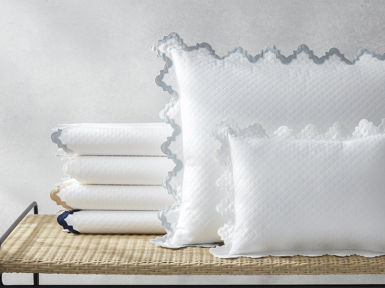 Aziza Matelassé Coverlet - King