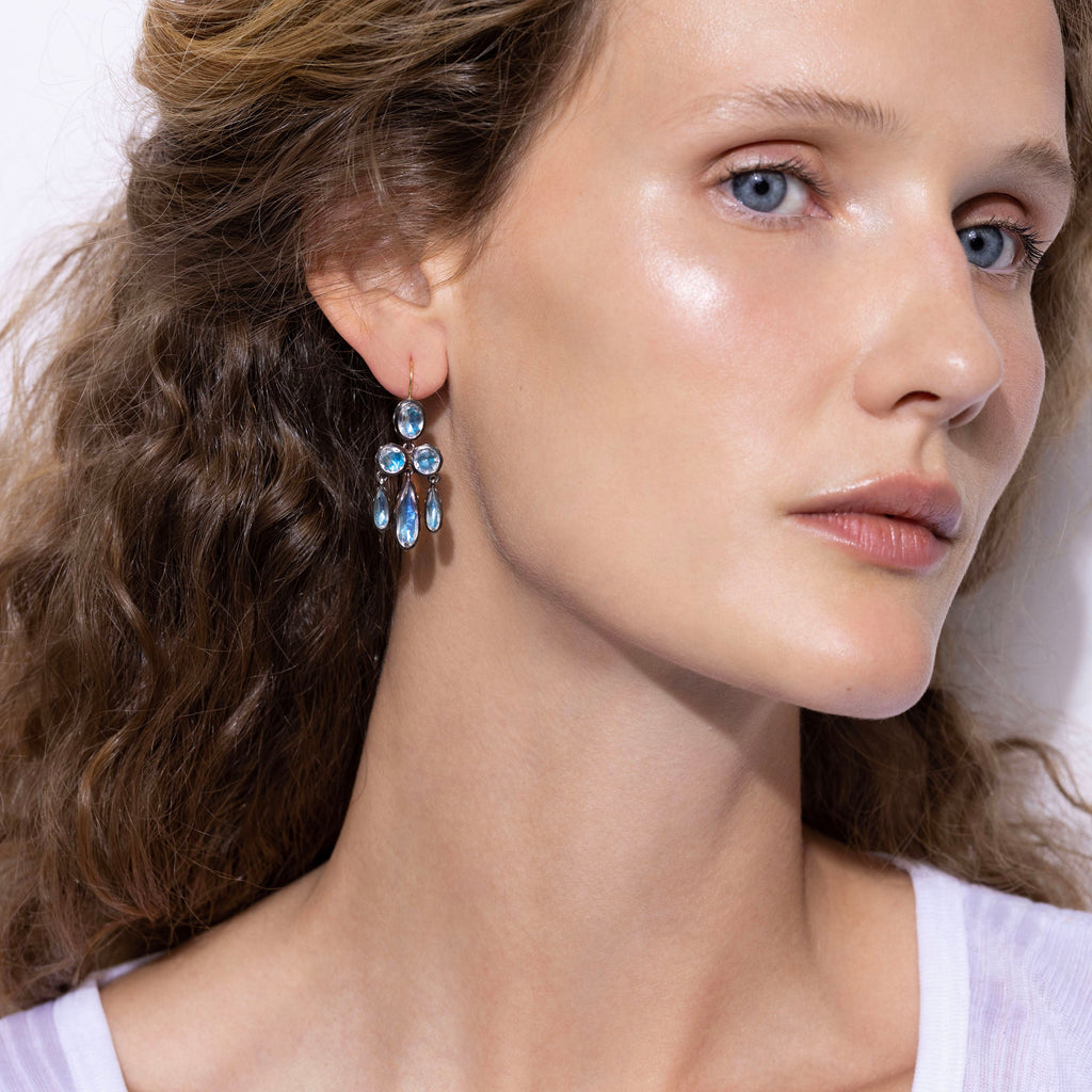 alt-catherine-girandole-earrings-sky-black-rhodium-model