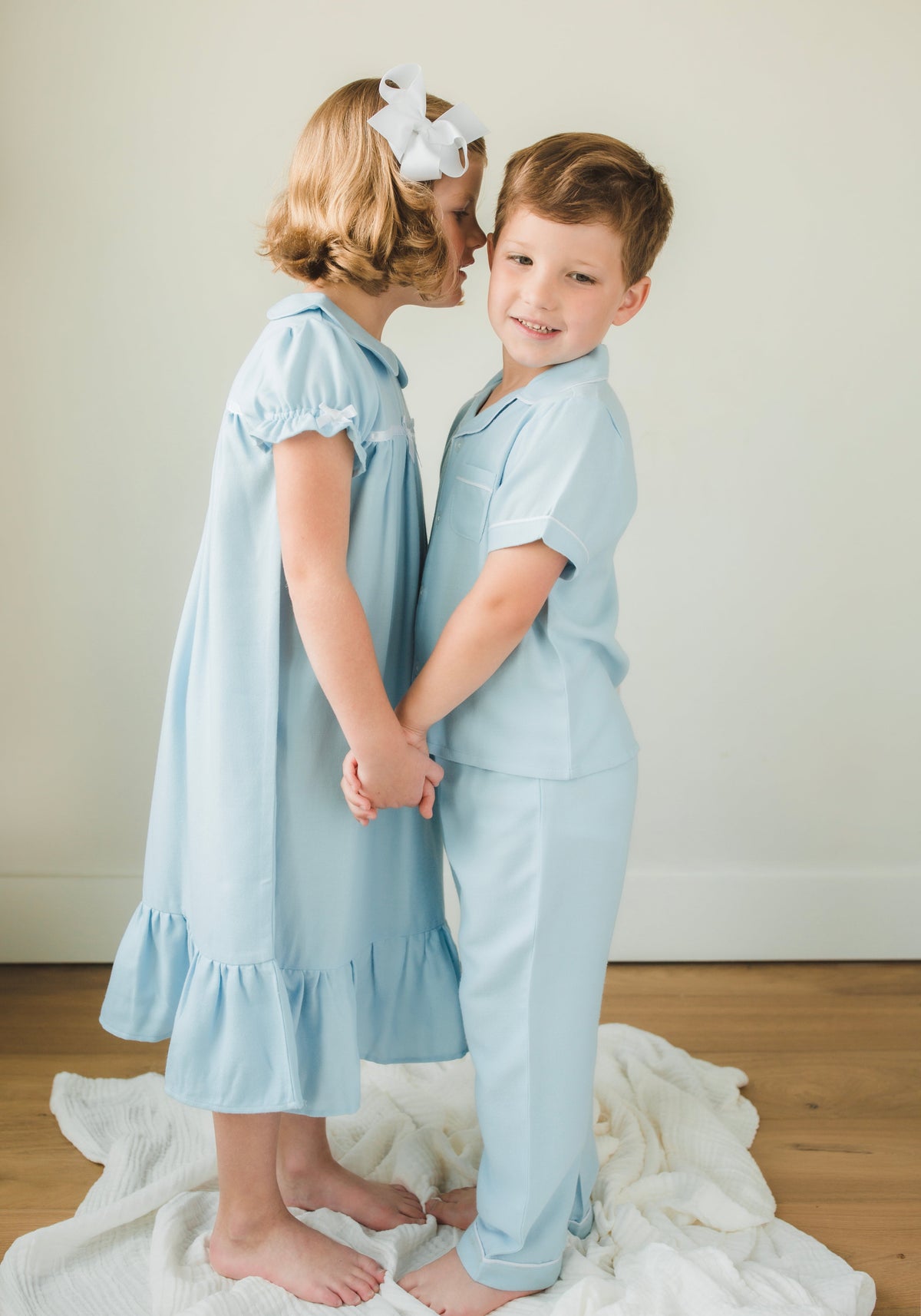 Little English traditional girl's short-sleeve flannel style nightgown, little girl's classic Spring nightgown with bow in light blue