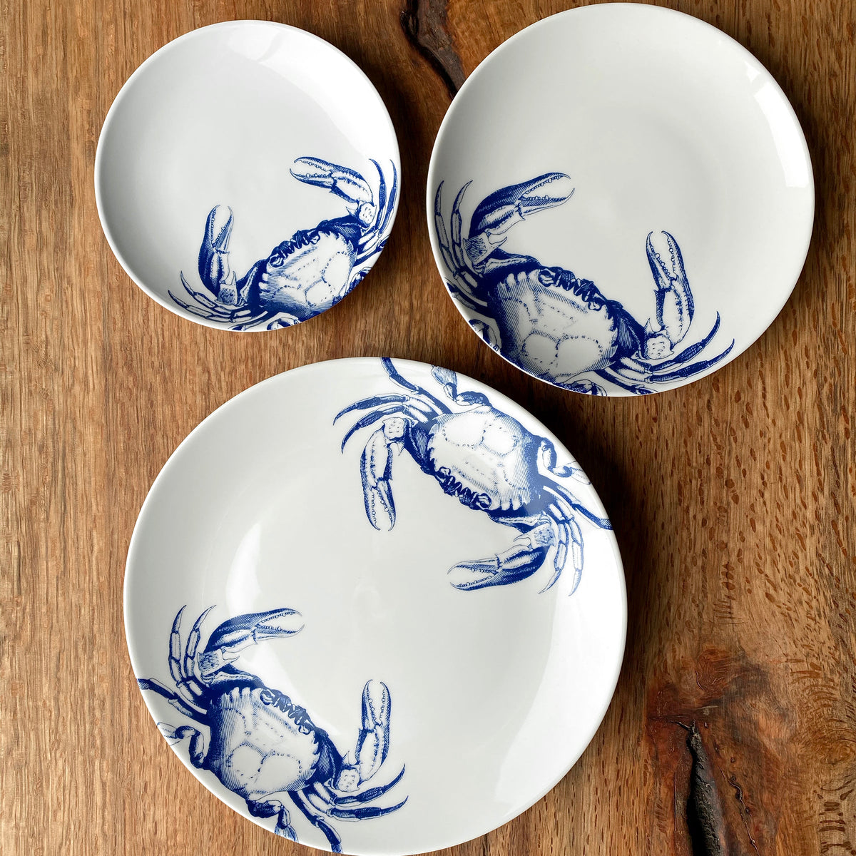 Crabs Blue Coupe Dinner Plate - Caskata