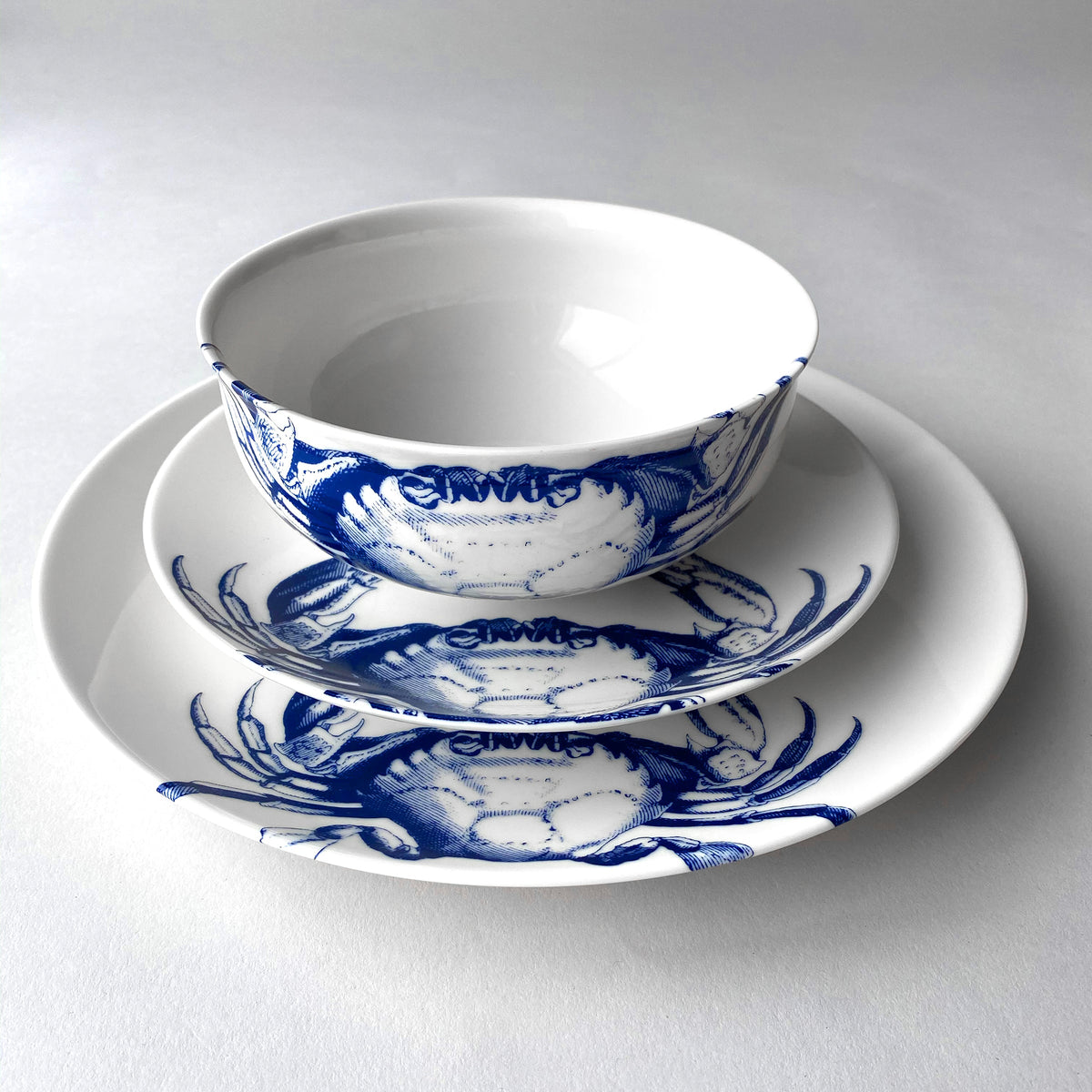 Crabs Blue Coupe Dinner Plate - Caskata