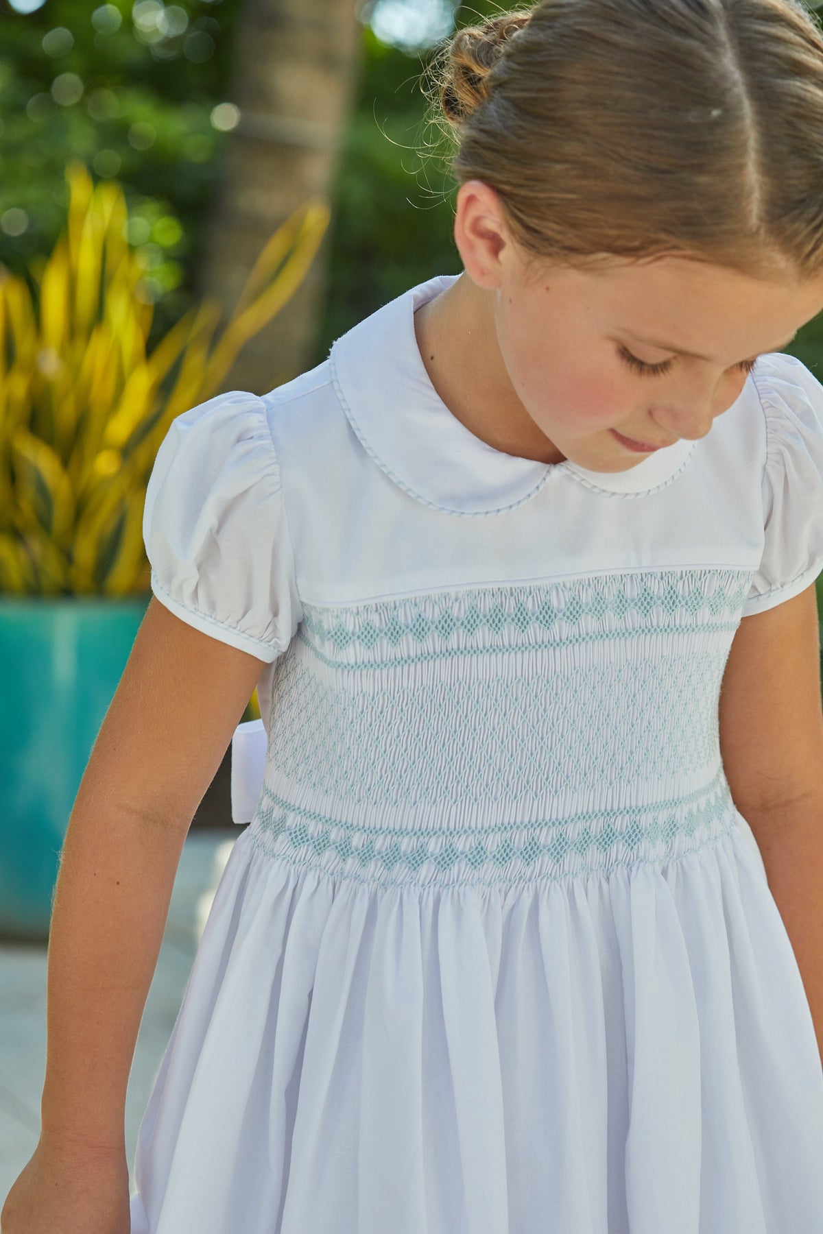 Little English traditional girl's clothing, classic smocked dress for toddler girls with peter pan collar and sash, little girl's flower girl dress with light blue smocking