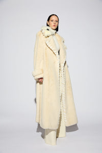 Jackie Faux Fur Coat in Crème