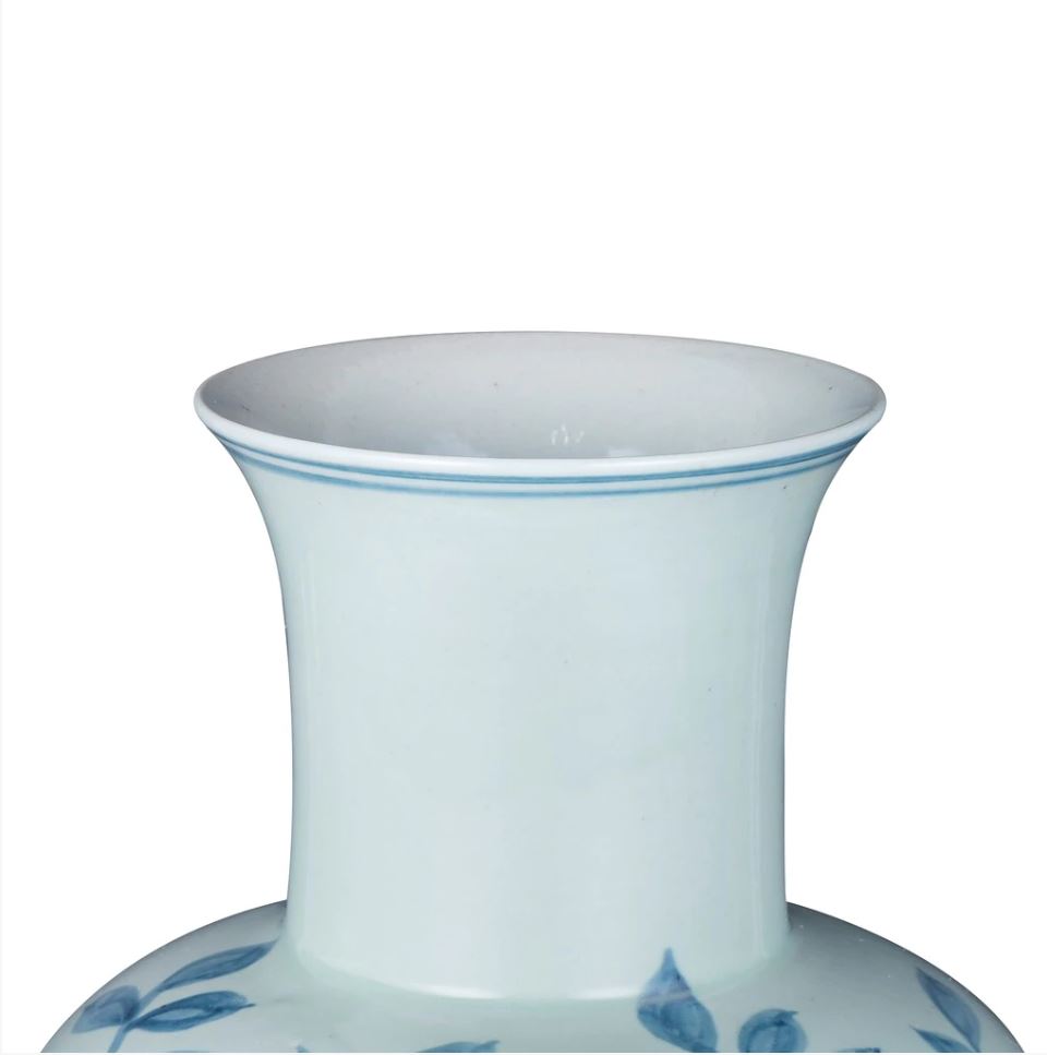 Blue and White Fairy Vase with a Pheasant Flower Motif