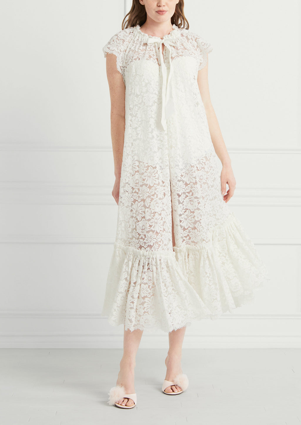 Savannah is 5’8” and wears a size XS in the White Eyelet color:White Lace