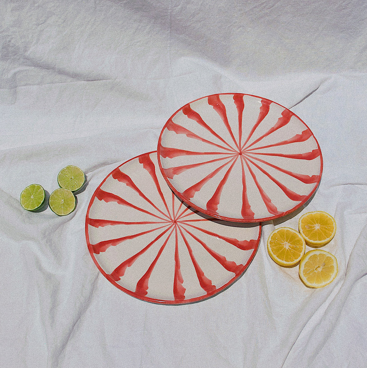 Salad plate with candy cane stripes - Pomelo casa