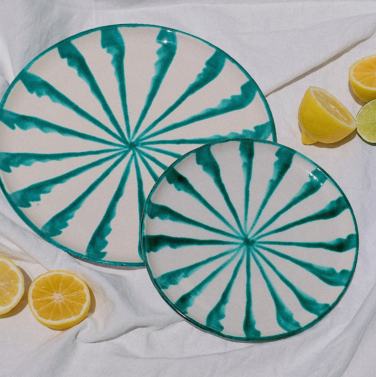 Dinner plate with candy cane stripes - Pomelo casa