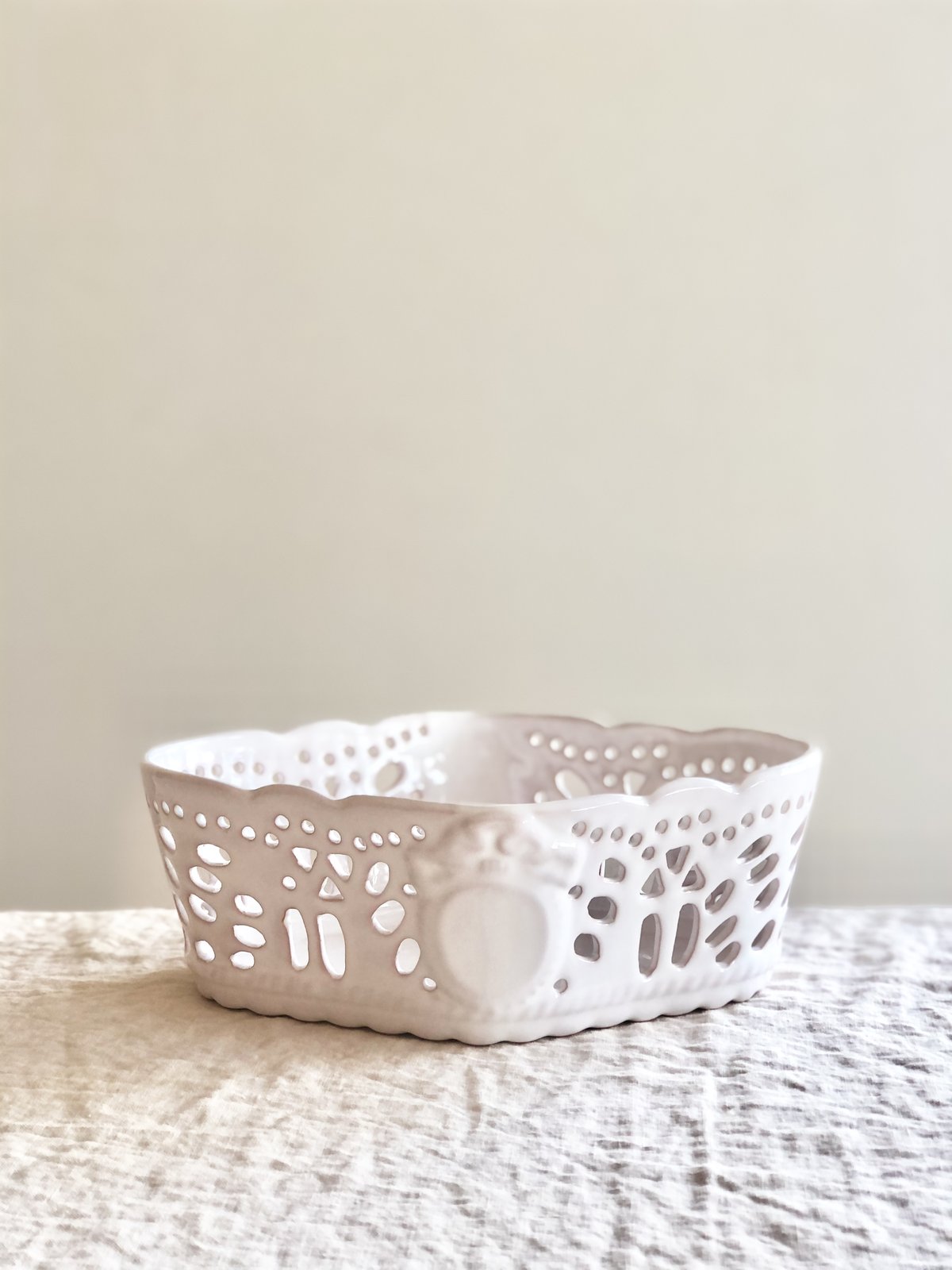 Alba Moustier Centerpiece