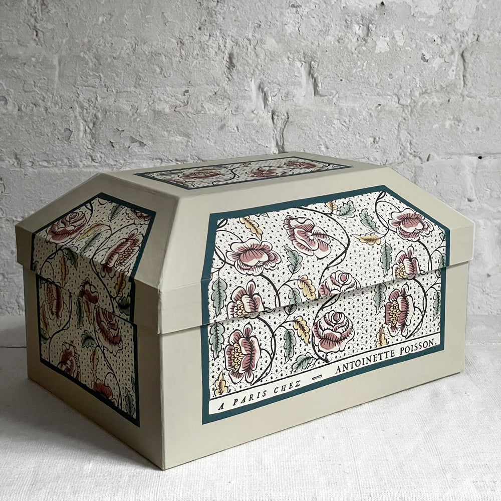 Antoinette Poisson Medium Wedding Box