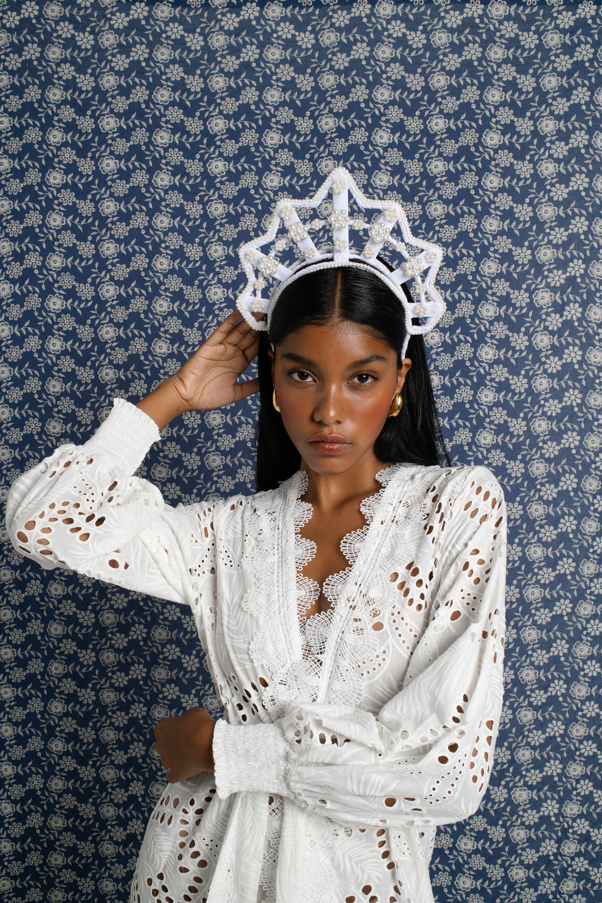 Star Shaped Pearl Headpiece in White Velvet