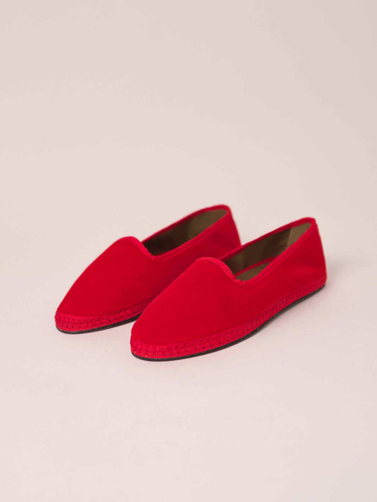 Nikola Flat in Red