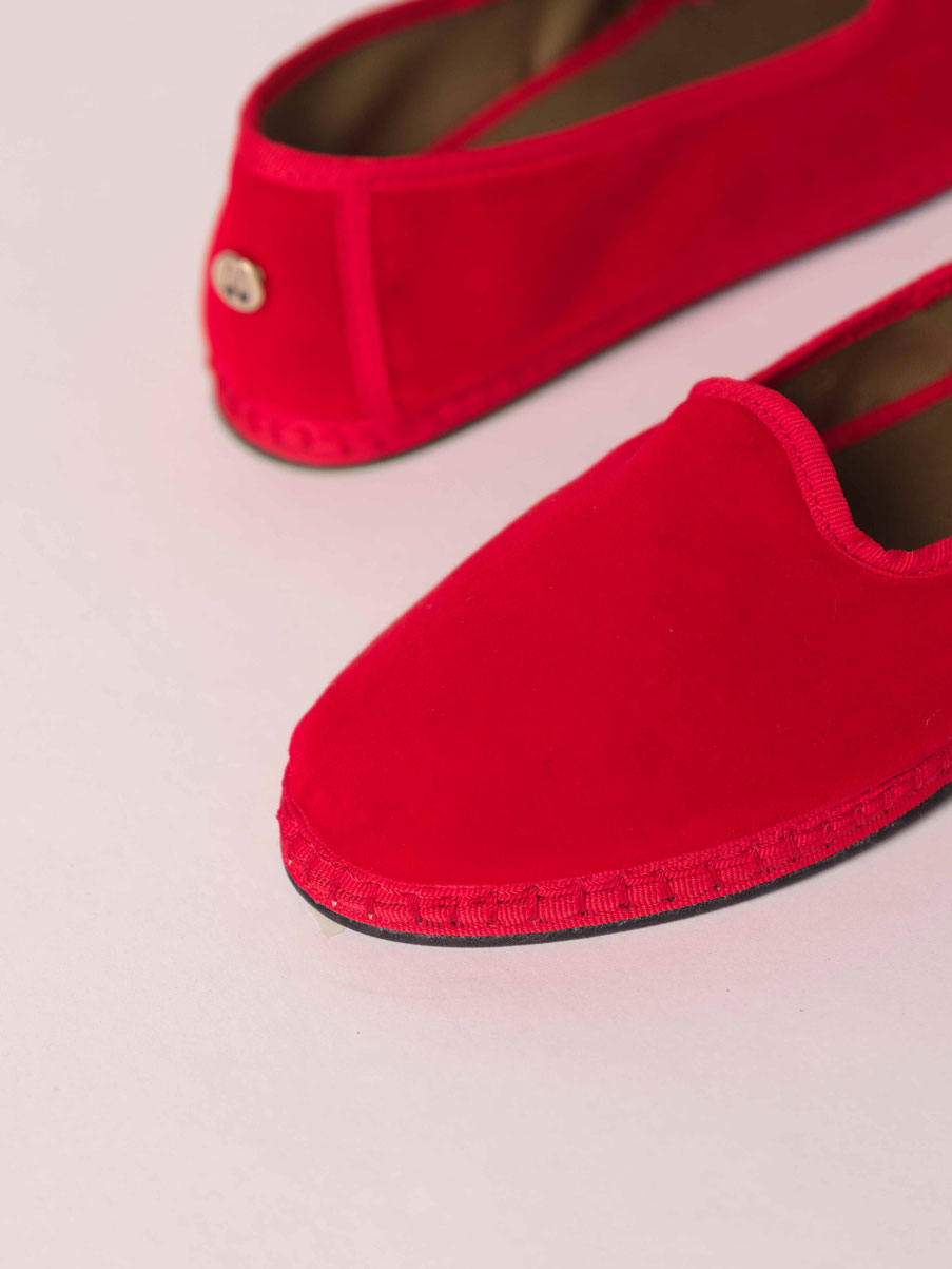 Nikola Flat in Red