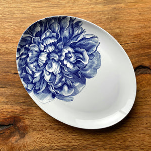 A Peony Blue Medium Coupe Oval Platter with a floral design on it by Caskata Artisanal Home.