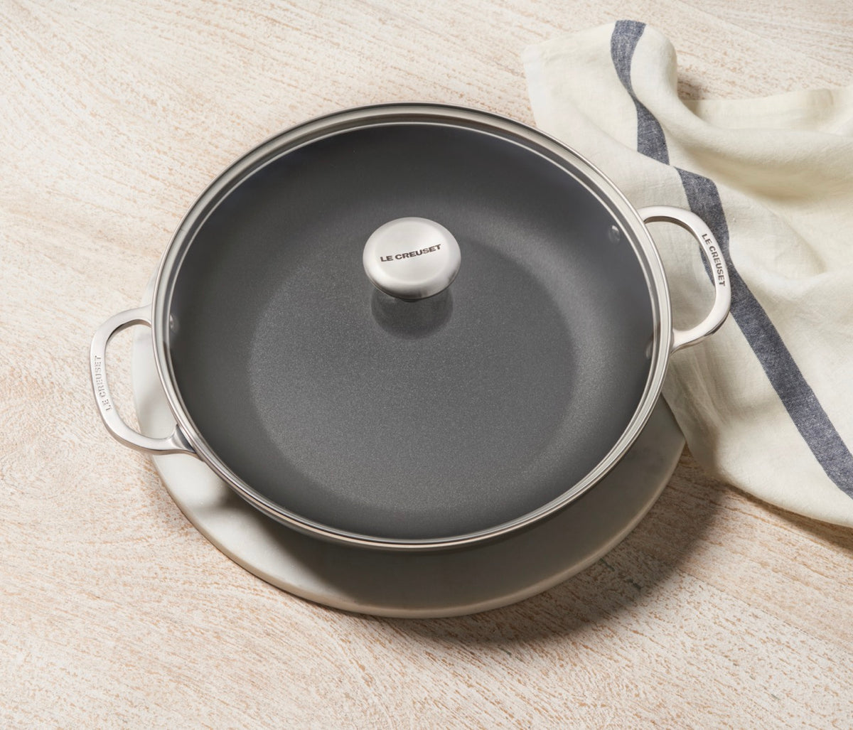 Toughened Nonstick PRO 4 qt. Shallow Casserole & Braiser with Glass Lid