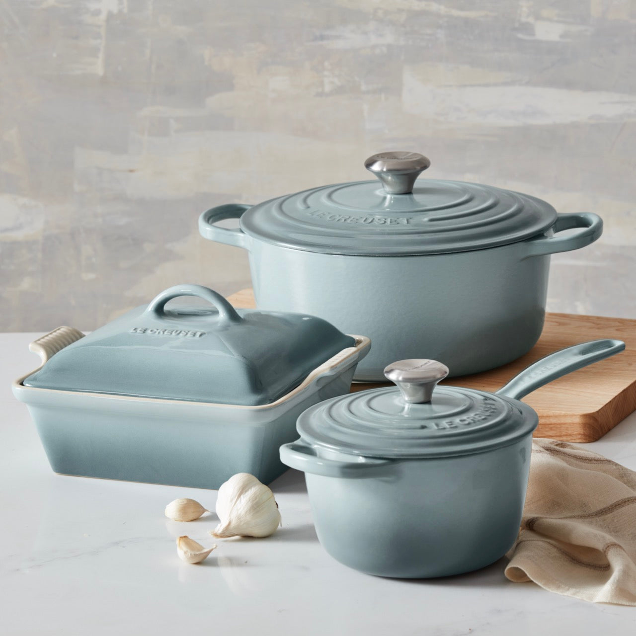 Signature Round Dutch Oven in Sea Salt