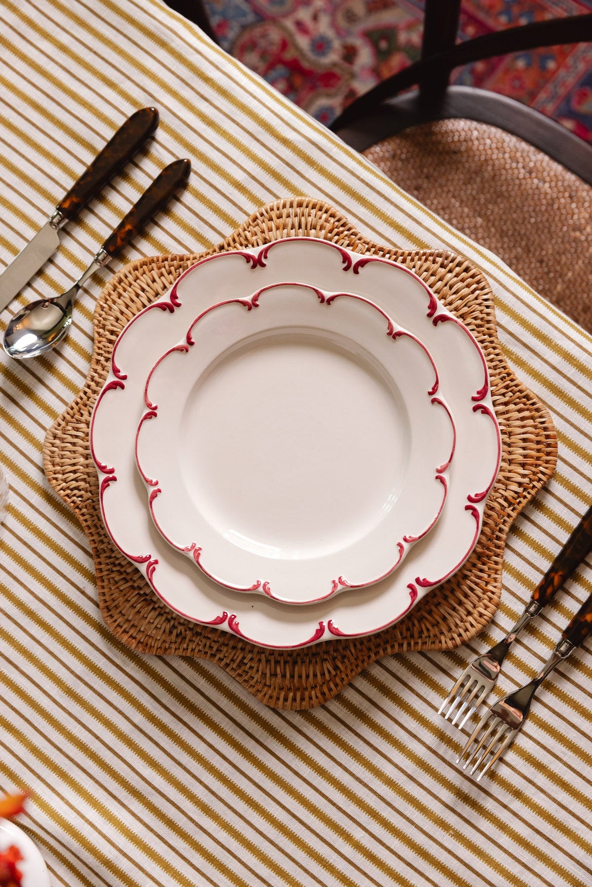 Scalloped Rattan Placemat in Natural