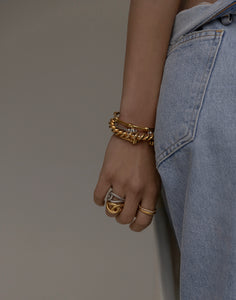 "KNOTing else" Ring in Yellow Gold
