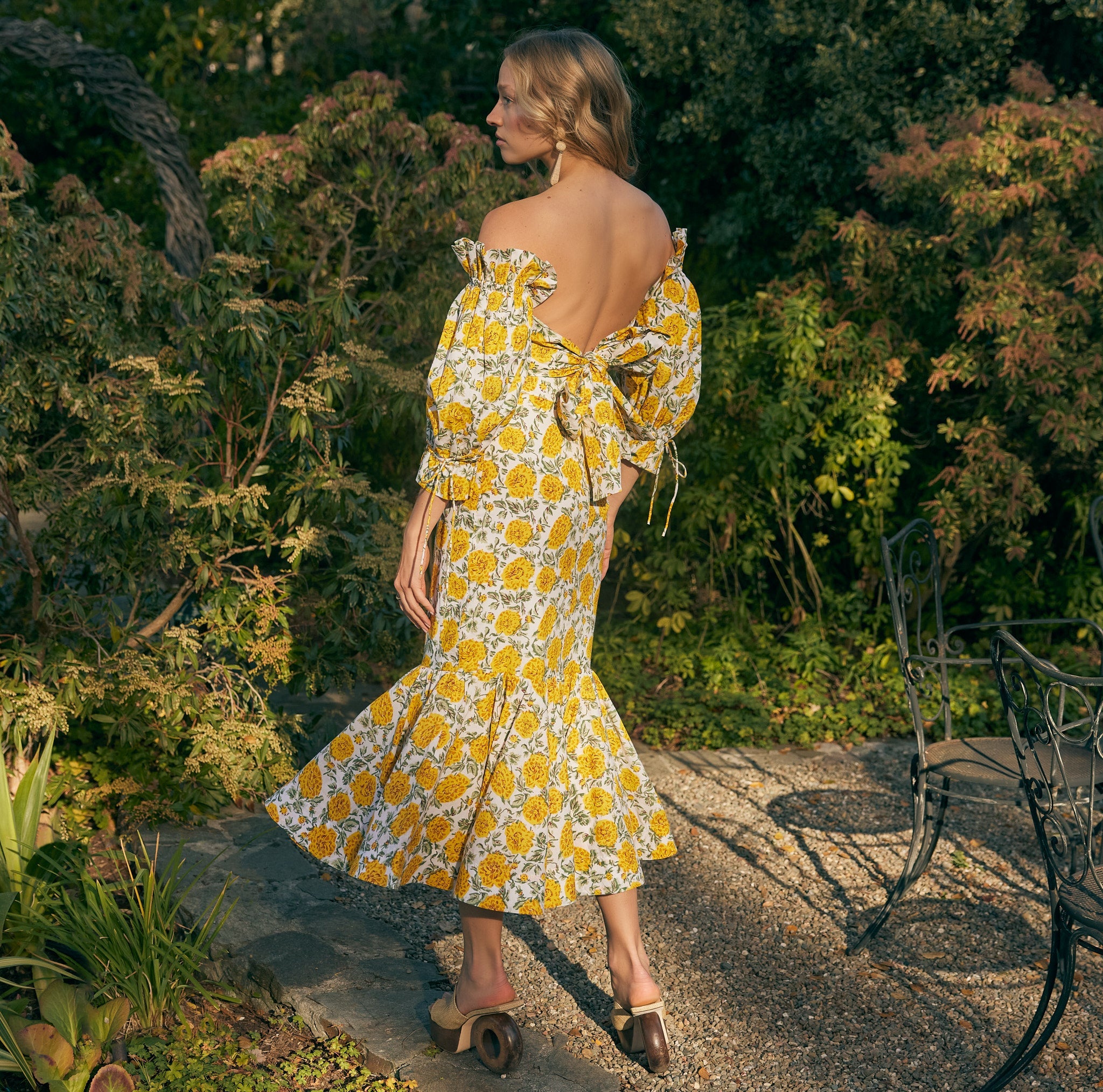 Patsy Fluted Pencil Skirt in Cream and Canary Floral