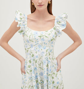 Ava is 5’9” and wears a size XS in the Blue Peony Bouquet Cotton color: Blue Peony Bouquet Cotton Sateen