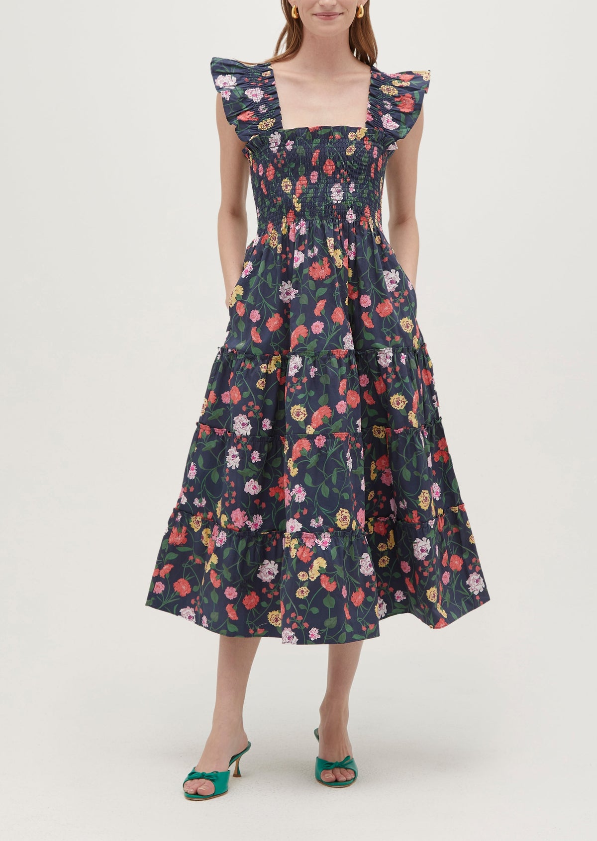 Ava is 5’9” and wears a size XS in the Navy Peony Bouquet Cotton Sateen color: Navy Peony Bouquet Cotton Sateen