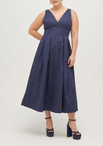 Anna is 5’8” and wears a size L in the Navy Polka Dot Cotton Sateen color: Navy Polka Dot Cotton Sateen