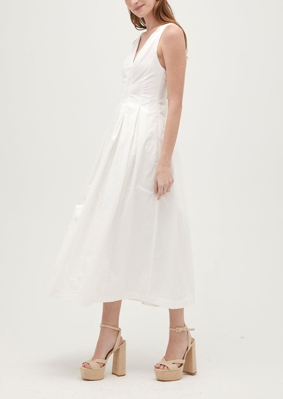 Ava is 5’9” and wears a size XS in the White Cotton Sateen color: White Cotton Sateen