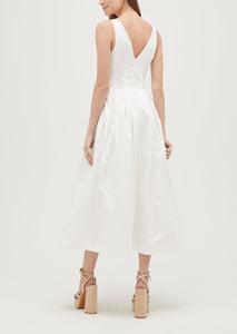 Ava is 5’9” and wears a size XS in the White Cotton Sateen color: White Cotton Sateen