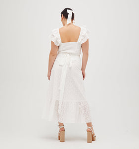 Anna is 5’8” and wears a size L in the White Eyelet color: White Eyelet