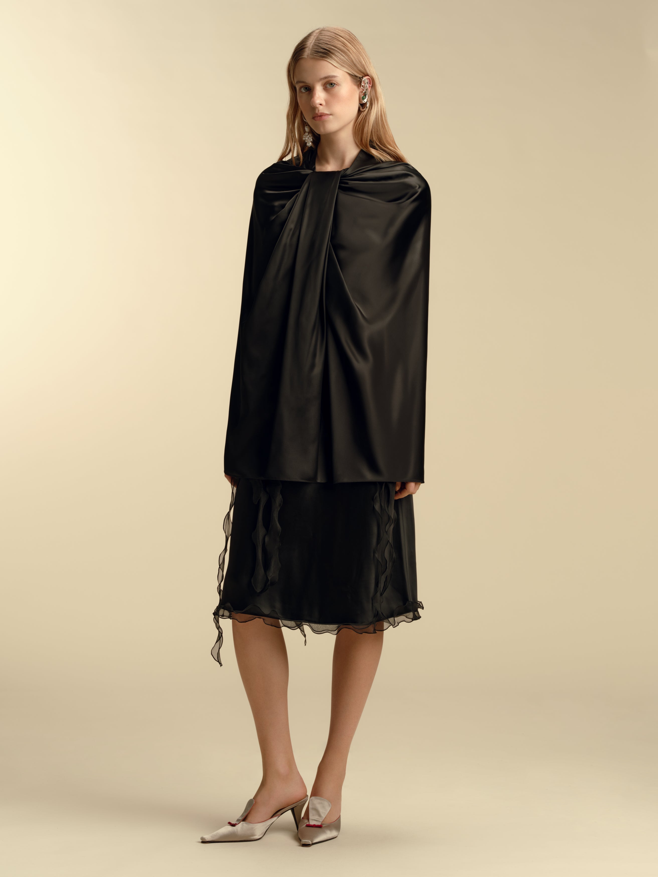 Twist Capelet in Black