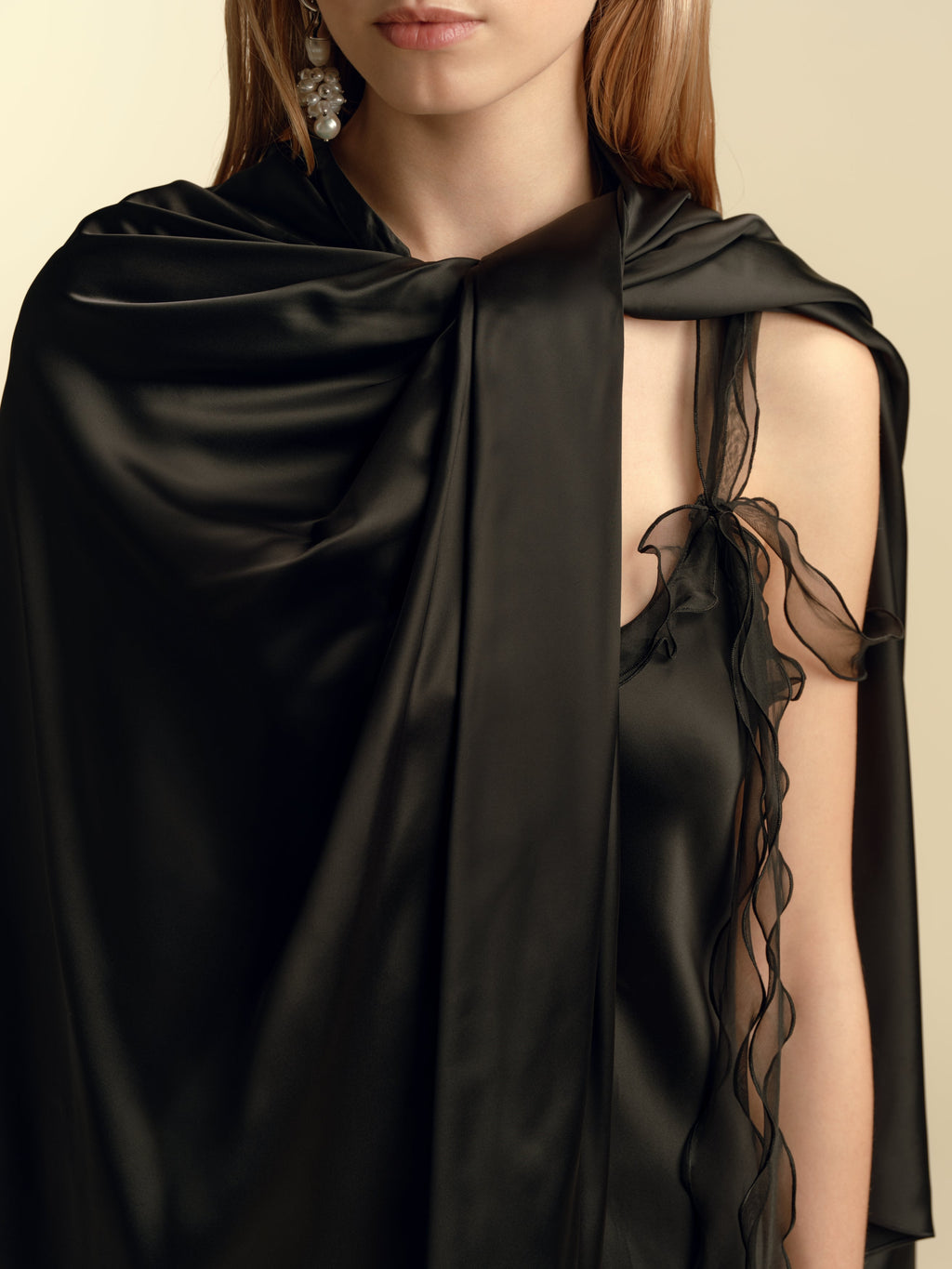 Twist Capelet in Black
