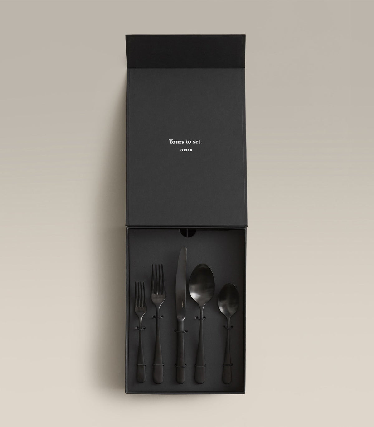 Maison Collection: Contemporary Black Flatware Set - Luxus Heim