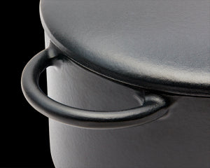Enameled cast-iron Dutch oven in pepper black - handle close-up