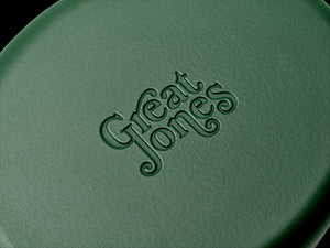 Enameled cast-iron Dutch oven in broccoli green - logo close-up
