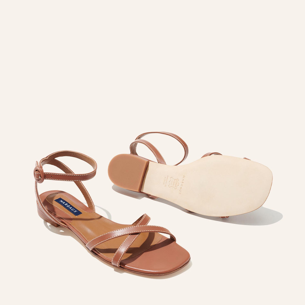 The Flat Sandal in Saddle