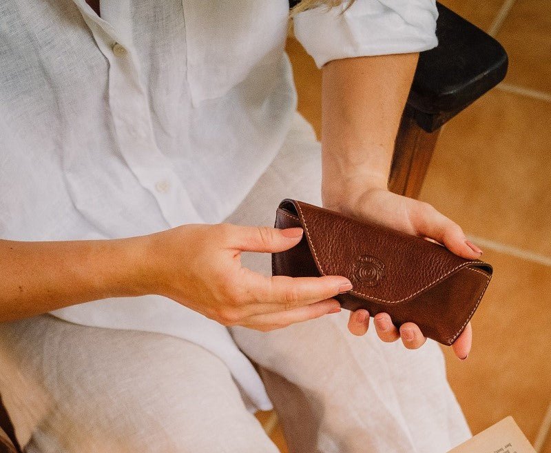 Hard Sunglass Case No. 251 in Vintage Leather