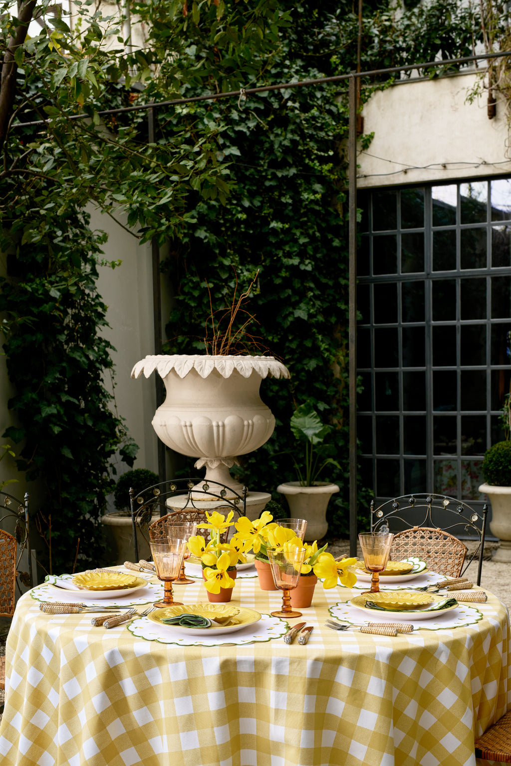 Daisy Placemat and Napkin Set in White