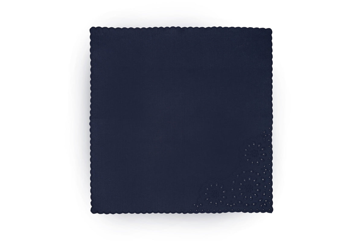 White Eyelet Dinner Napkins (4)